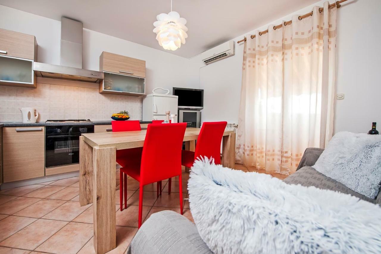 Apartman Lamanova Rovigno Esterno foto