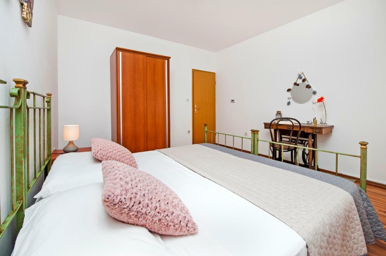 Apartman Lamanova Rovigno Esterno foto